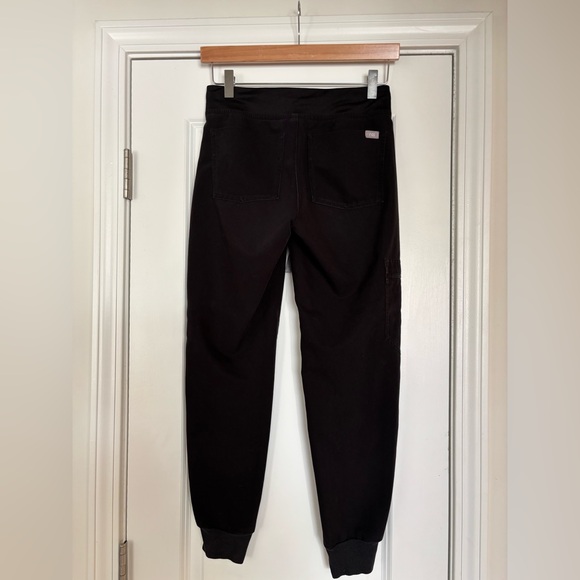 13 pairs of black Figs brand scrub pants (variety of styles) - Picture 7 of 12